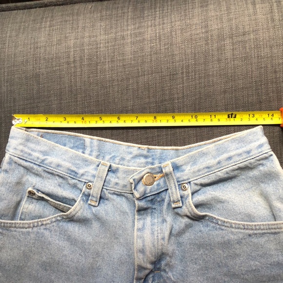 Vintage Wrangler jean shorts - Picture 5 of 11